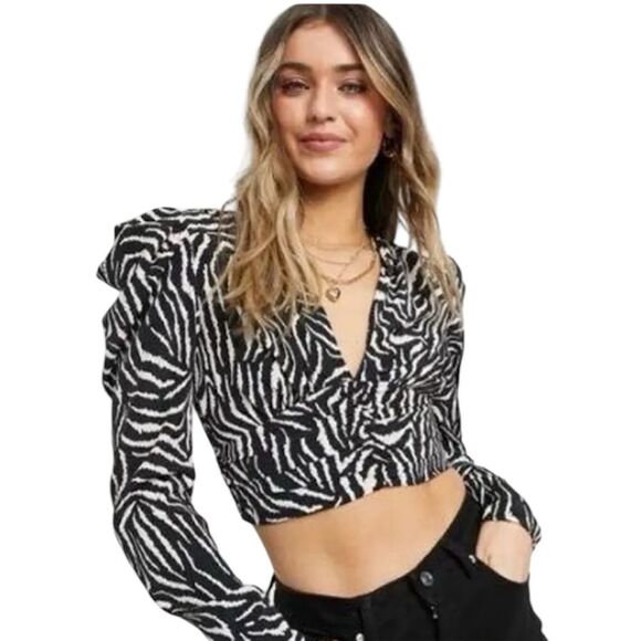 Topshop Tops - Topshop V Neck Animal Print Long Sleeved Top in Black & Cream Size 10